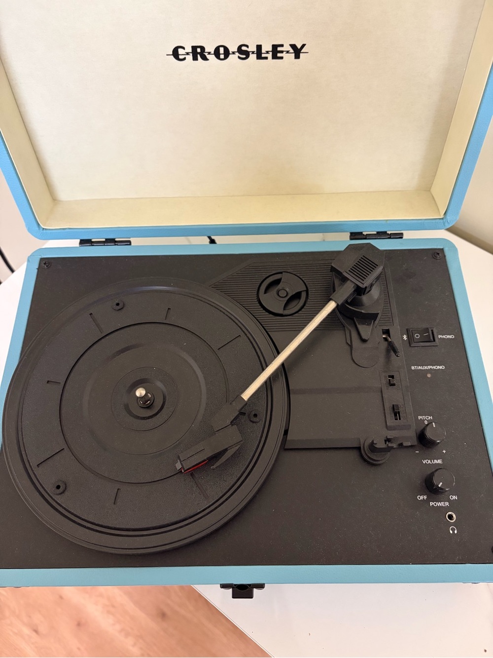Crosley Sky Blue Portable Suitcase Turntable - Picture 4 of 4
